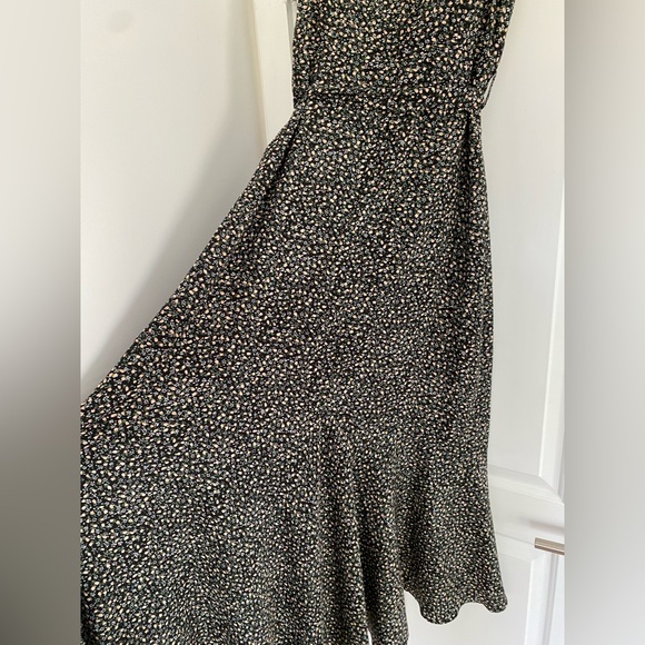 Lulu’s • Ruffled midi dress - Picture 9 of 13